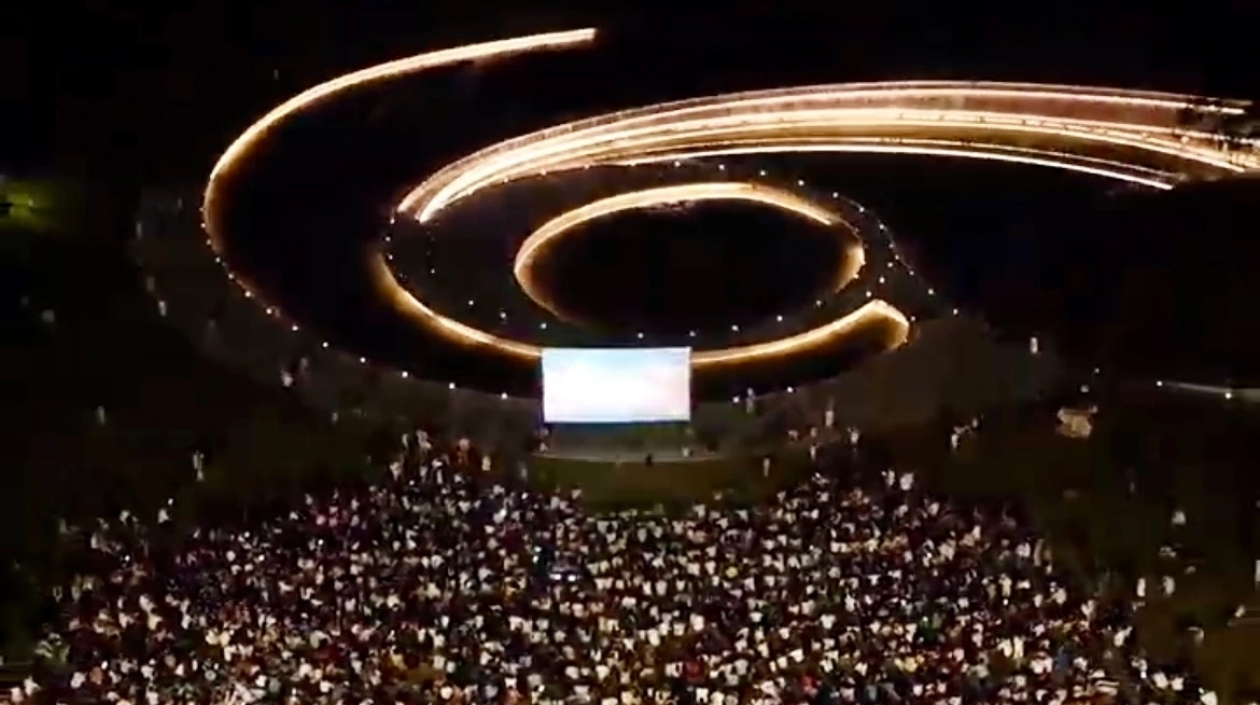 周末，到神山公園看電影！