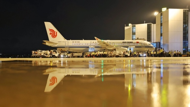 浙江杭州迎來首個(gè)C919商業(yè)航班
