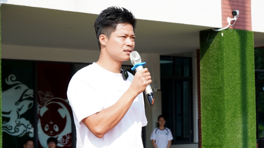 「亞洲飛人」蘇炳添走進(jìn)廣州暨大港澳子弟學(xué)校 希望2025年全運(yùn)會(huì)上代表家鄉(xiāng)出戰(zhàn)