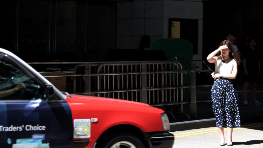 天文臺(tái)發(fā)酷熱天氣警告 提醒市民預(yù)防中暑