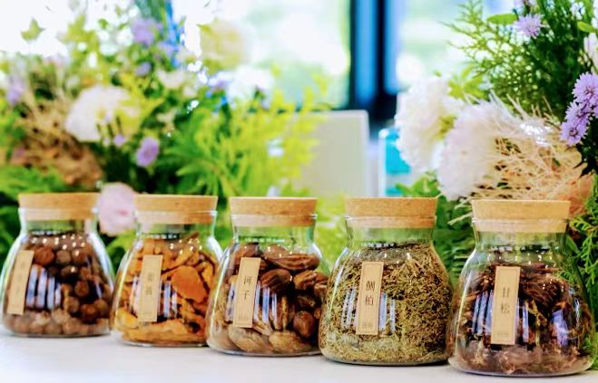 天然草本結(jié)合自然科技 自然堂引領(lǐng)「0油感蓬鬆秀髮時代」