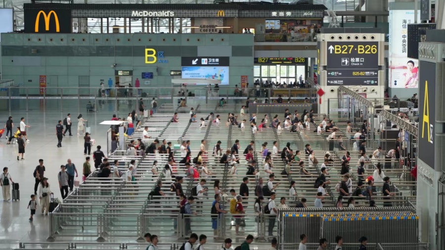 中秋假期首日廣鐵預(yù)計(jì)發(fā)送旅客245.1萬(wàn)人次