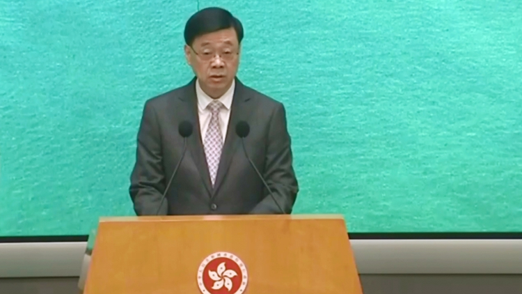 李家超：特區(qū)政府高度重視國慶75周年 全港將舉辦超過400項慶?；顒? title=