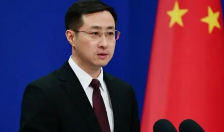 日方稱遼寧號航母進(jìn)入沖繩地區(qū)毗連水域區(qū) 中方回應(yīng)