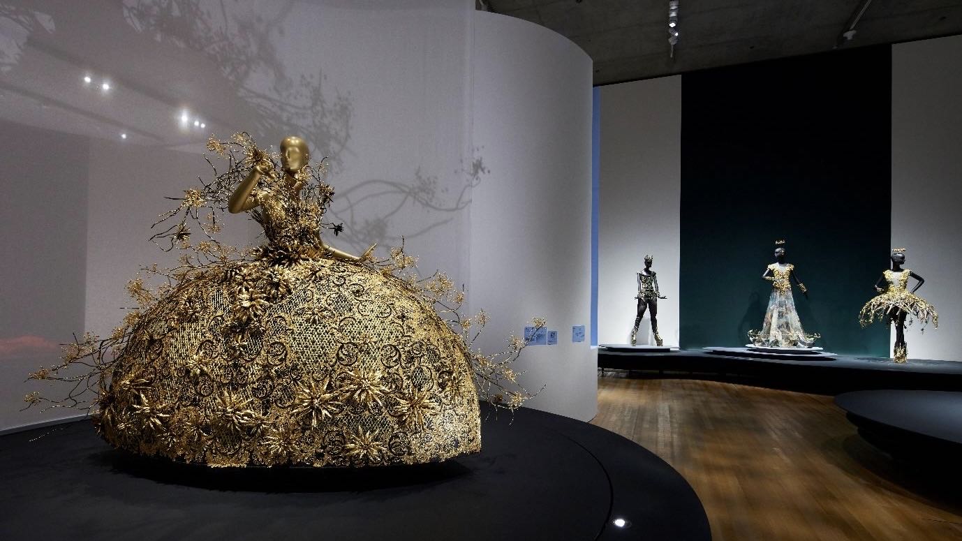 【展覽】探索郭培的高定時(shí)裝：傳統(tǒng)與幻想的交融
