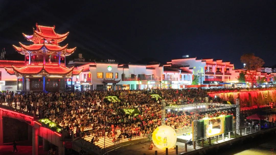 百米板龍出街迎佳節(jié)  皖屯溪區(qū)多彩活動(dòng)變文旅增量