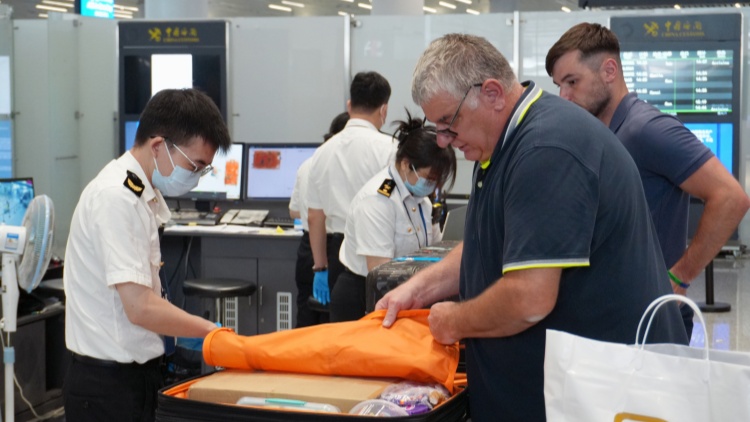 前8月廣州白雲(yún)機場口岸進出境旅客同比增加逾一倍