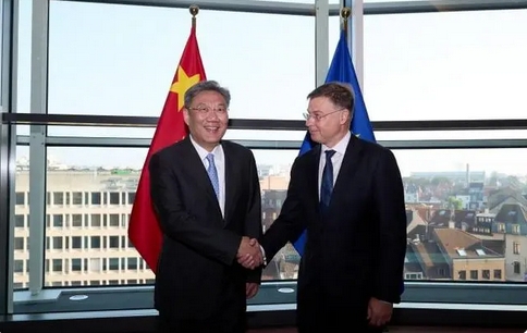 中國商務(wù)部部長王文濤與歐盟委員會(huì)執(zhí)行副主席兼貿(mào)易委員舉行磋商