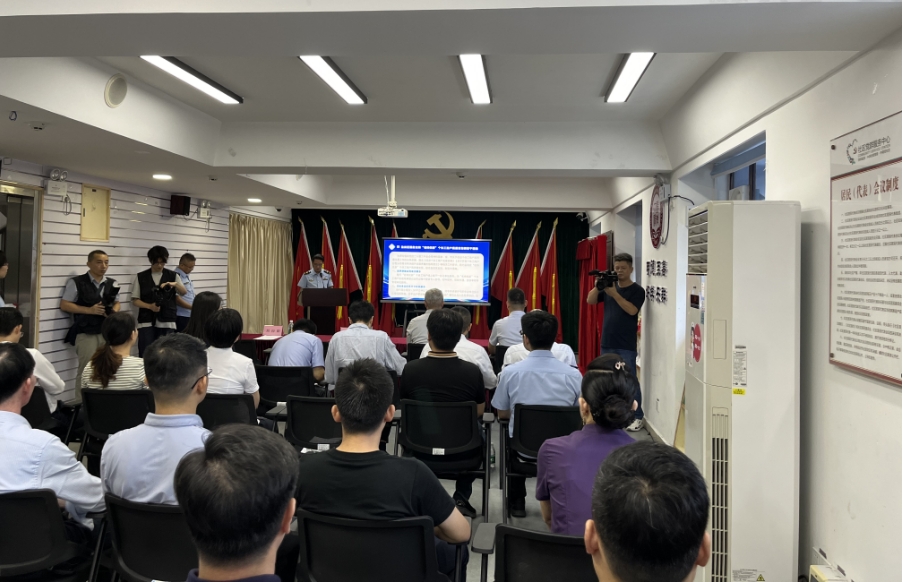 深圳鹽田舉辦「中英街」名特優(yōu)新個體工商戶示範街揭牌儀式