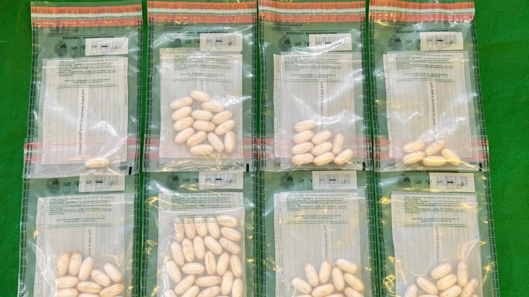 海關(guān)機(jī)場(chǎng)偵破1宗旅客販毒案 檢值72萬元毒品