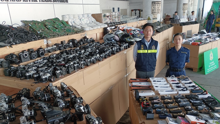 海關(guān)偵破遠洋船走私案 檢值1.5億元電子產(chǎn)品