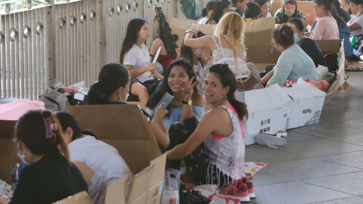 外傭規(guī)定最低工資上調(diào)2.5% 每月提高至4990元 適用28日起簽訂的外傭合約