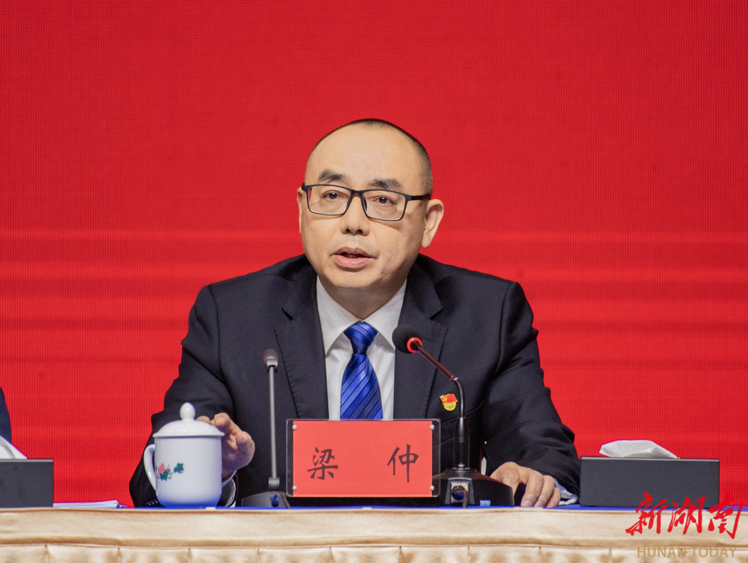 湖南省委十二屆七次全會(huì)新聞發(fā)布會(huì) |梁仲：省委全會(huì)《決定》採取「1+1」模式，既管長遠(yuǎn)也管當(dāng)前