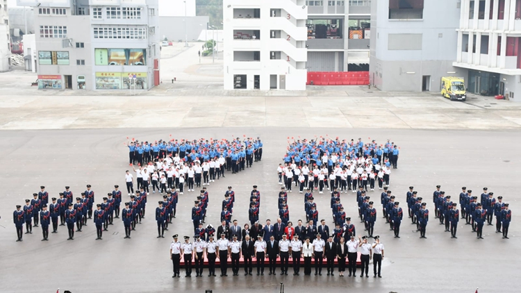 消防處舉行國慶大匯操 鄧炳強(qiáng)勉勵(lì)青年積極裝備自己 成為棟樑之才