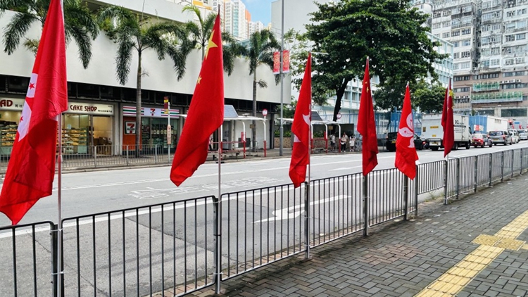 深水埗逾10支國(guó)旗及區(qū)旗旗桿疑遭破壞 警方列刑毀案處理