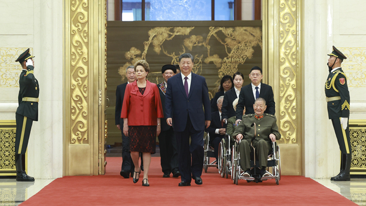 中華人民共和國國家勳章和國家榮譽(yù)稱號頒授儀式在京隆重舉行 習(xí)近平向國家勳章和國家榮譽(yù)稱號獲得者頒授勳章獎?wù)聛K發(fā)表重要講話