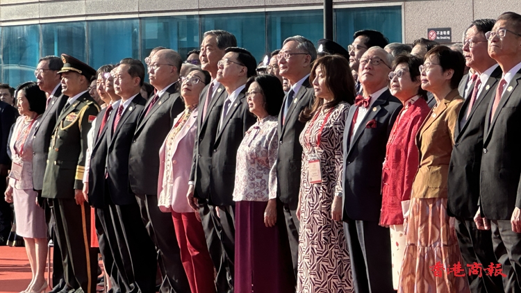 木子手記 | 香江賀國(guó)慶 豔陽(yáng)高照金紫荊