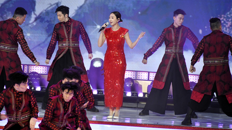 有片 | 【娛樂】胡定欣苦練數(shù)周 國慶文藝晚會獻唱金庸劇集主題歌曲