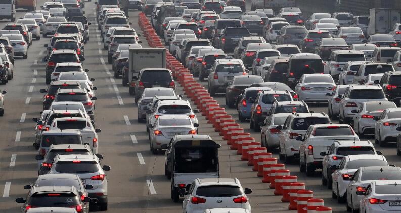 國(guó)慶假期第2天 全社會(huì)跨區(qū)域人員流動(dòng)超2.8億人次