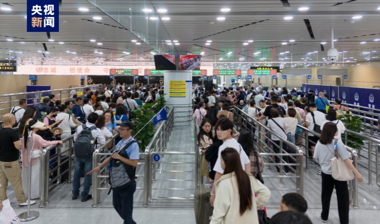 國慶黃金周前3日 拱北口岸日均客流量達(dá)36萬人次