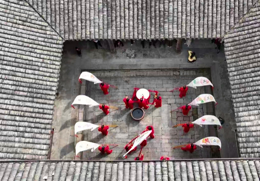 板凳龍舞大刀 皖歙縣傳統(tǒng)民俗受捧