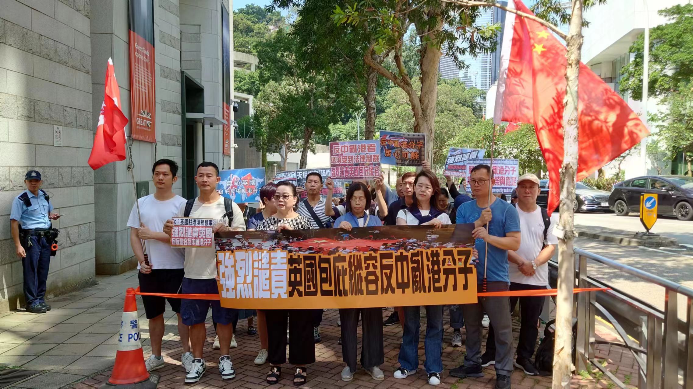 多名市民自發(fā)請(qǐng)願(yuàn) 強(qiáng)烈譴責(zé)英國(guó)包庇縱容反中亂港分子