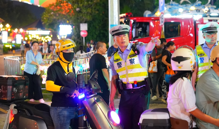 守護(hù)國(guó)慶假期安全秩序 深圳日均投入警力2萬(wàn)餘人