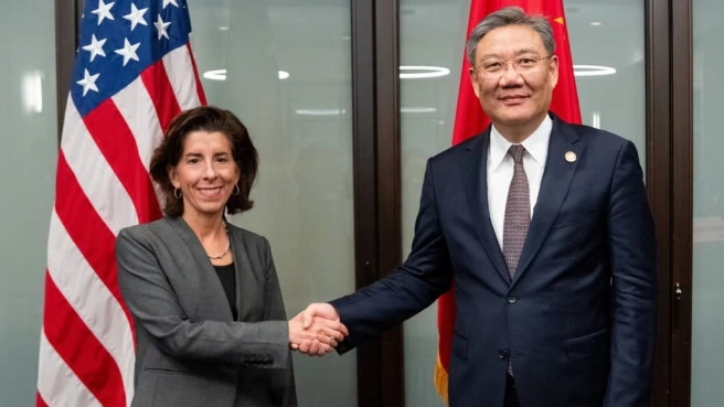 商務(wù)部部長王文濤同美商務(wù)部長雷蒙多通話