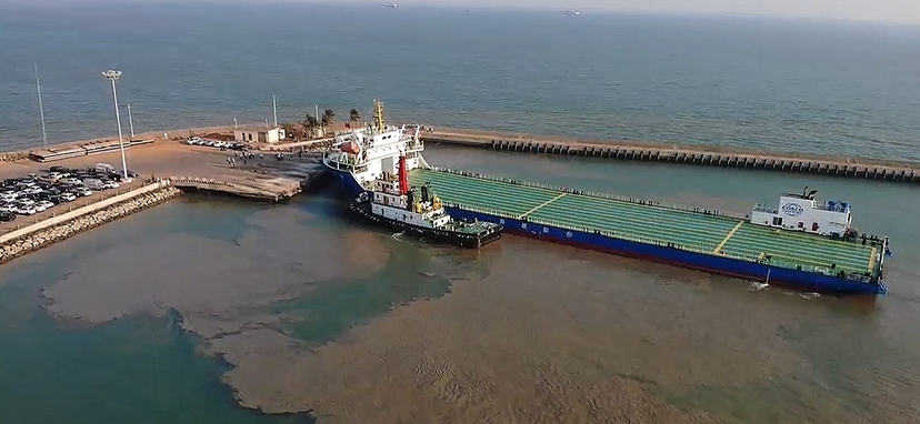 瓊州海峽首艘運(yùn)輸新能源汽車船舶試靠成功