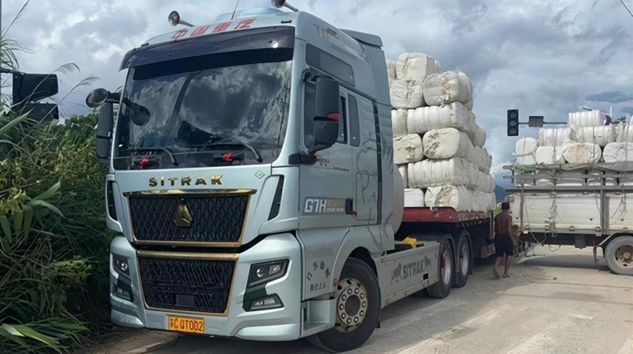 中國重汽汕德卡與卡友共赴創(chuàng)富坦途