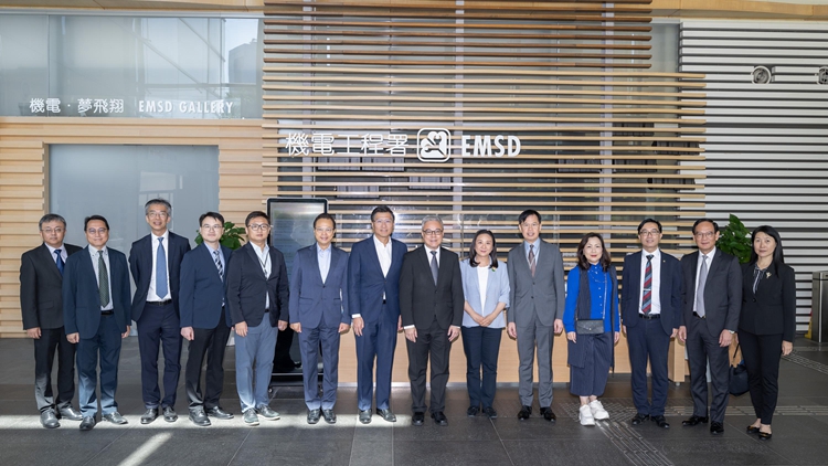 8名議員參觀機電署 與署長被困??內(nèi)20分鐘