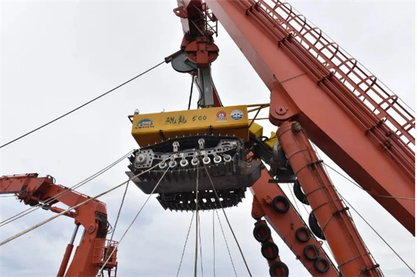 大國(guó)重器 | 「鯤龍500」海底採(cǎi)礦車：在海底自行走動(dòng)