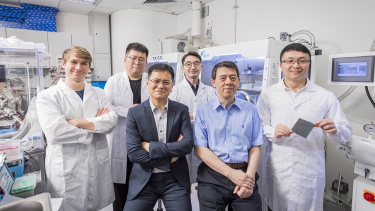 城大新技術(shù)提升鈣鈦礦太陽能電池 最新研究於國際期刊《科學(xué)》刊載