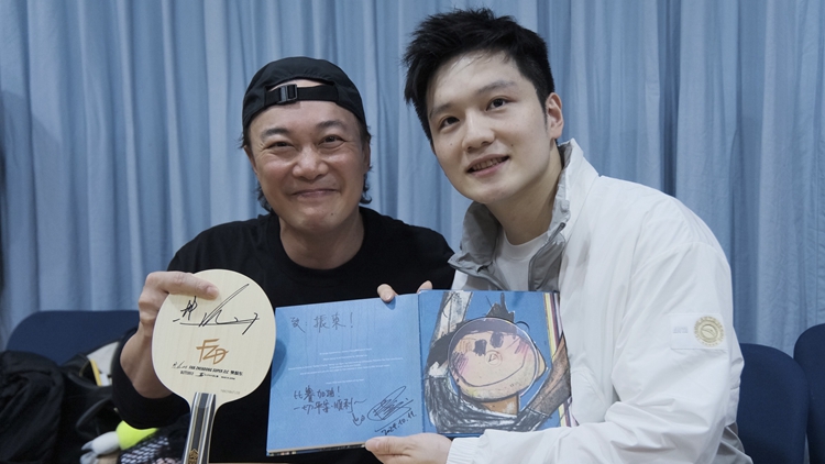 有片｜感謝樊振東球拍開(kāi)封簽名 陳奕迅親簽CD作回禮