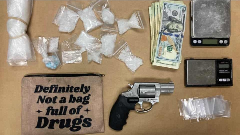 此地?zé)o銀三百兩驚爆美國版本 笨賊用「絕不是毒品」袋子裝滿芬太尼