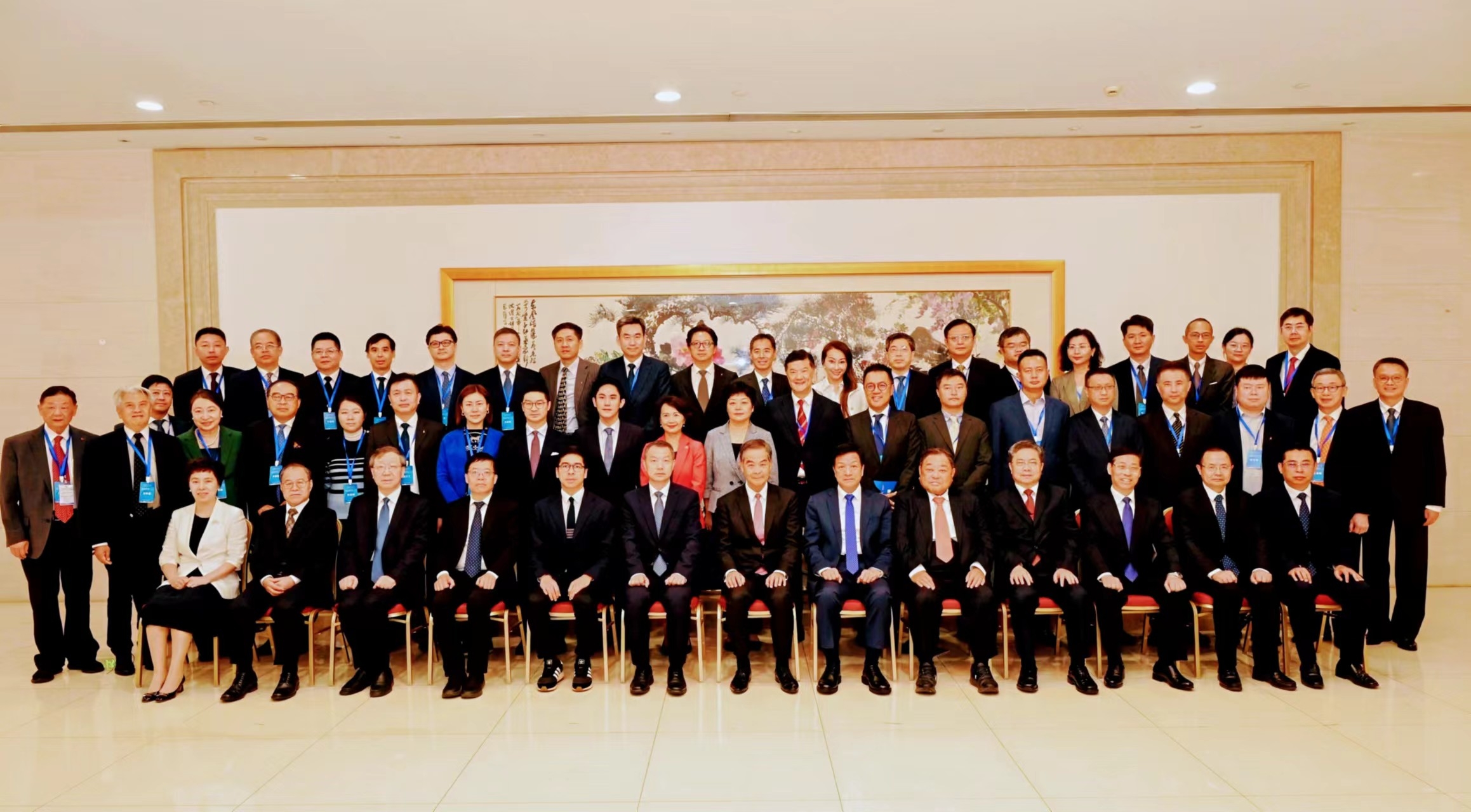 聚焦滬港合作 促進「引進來、走出去」