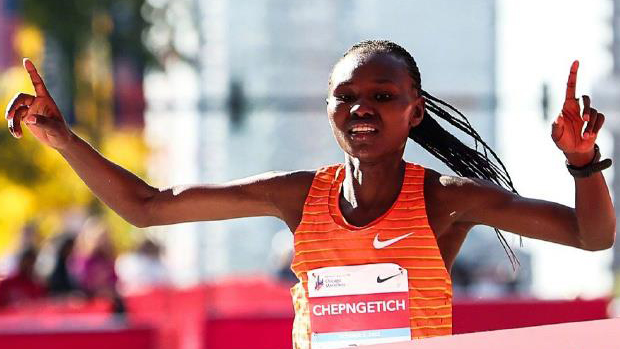 快了近兩分鐘！女子馬拉松世界紀(jì)錄被改寫