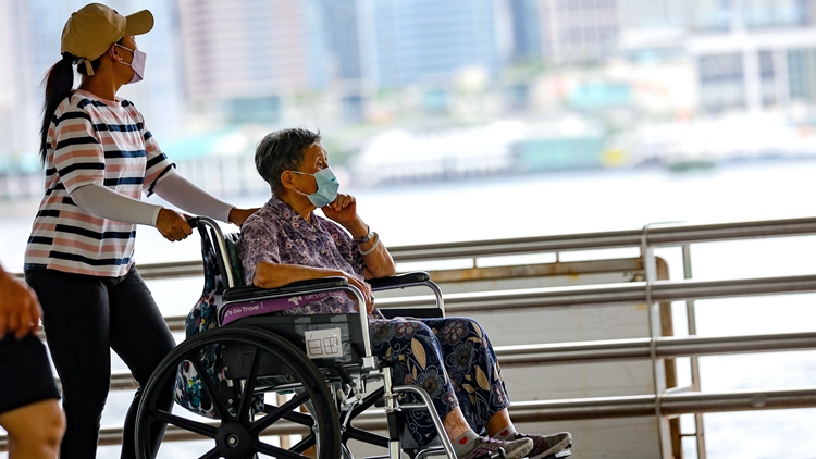 施政報(bào)告2024｜明年新增3個(gè)社區(qū)客廳 資助綜援長者入住廣東省安老院 試驗(yàn)3年