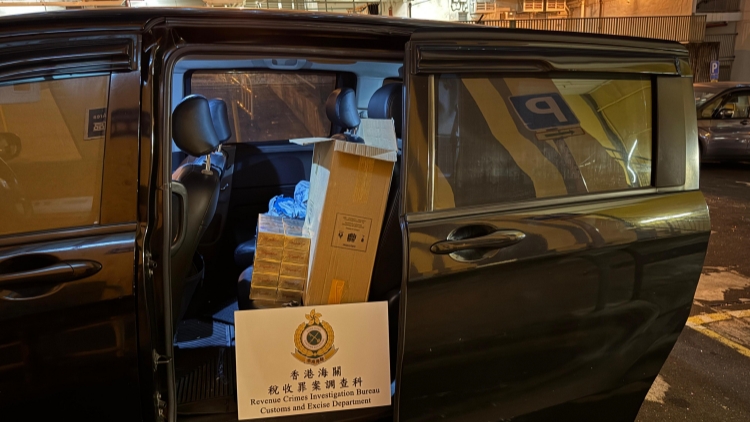 海關打擊私煙 破獲兩懷疑私煙貯存?zhèn)}庫及一涉私煙分銷車輛