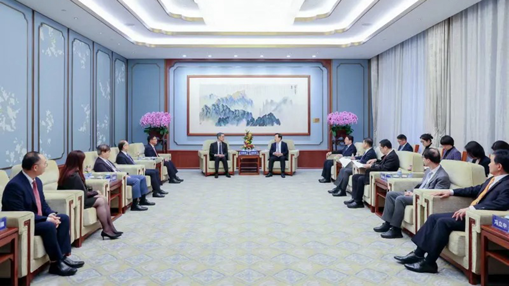 夏寶龍會(huì)見(jiàn)香港促進(jìn)現(xiàn)代化專(zhuān)業(yè)人士協(xié)會(huì)代表團(tuán)