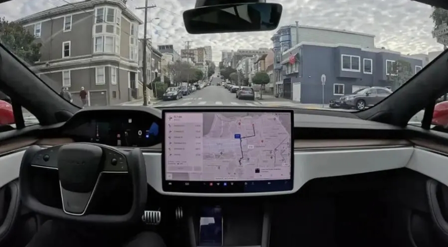 視覺方案不靠譜？美國對特斯拉超240萬輛汽車的FSD軟件進行調(diào)查