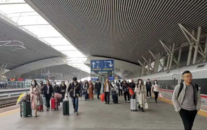  今年前9月全國鐵路發(fā)送旅客33.3億人次創(chuàng)歷史新高 