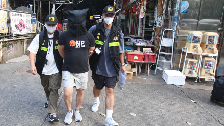 海關(guān)牛池灣破私煙儲(chǔ)存?zhèn)} 拘一男檢675萬(wàn)元私煙