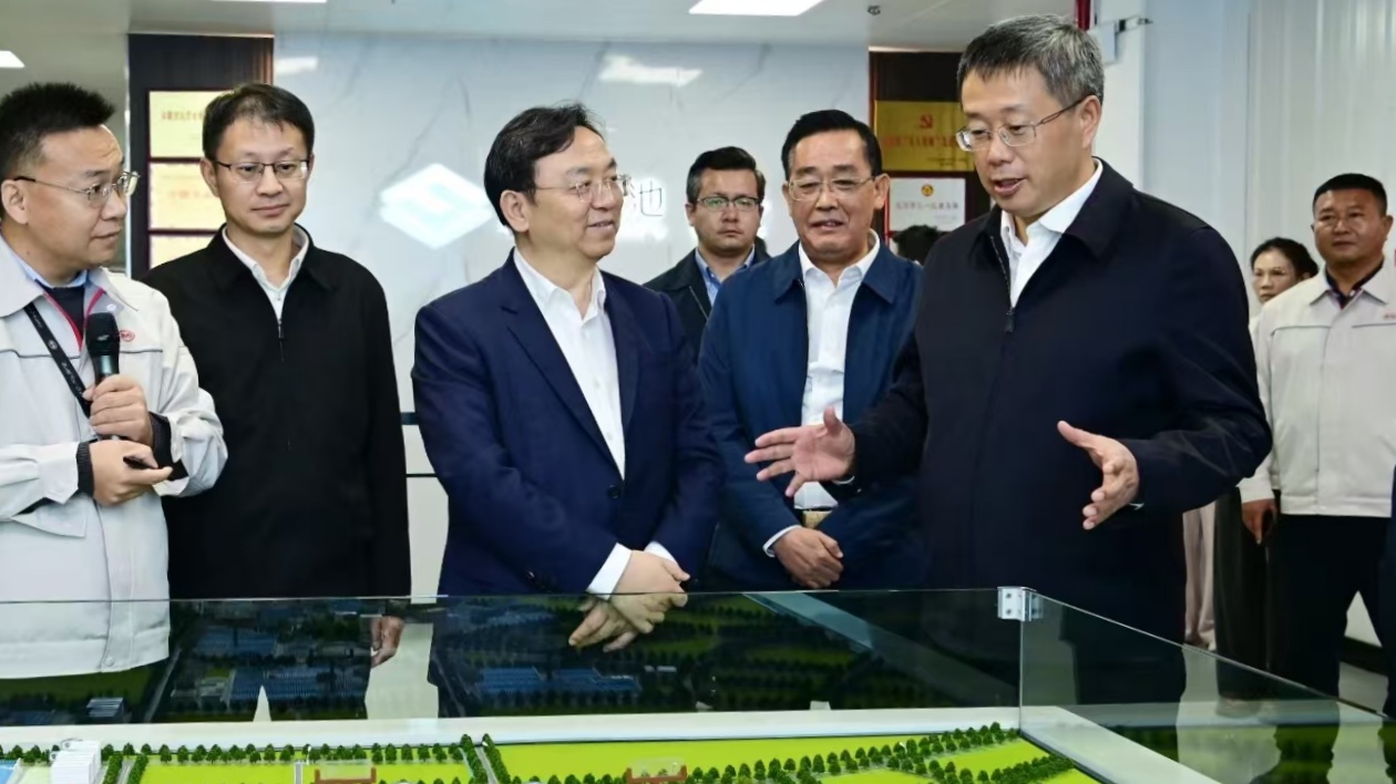 王傳福回鄉(xiāng)