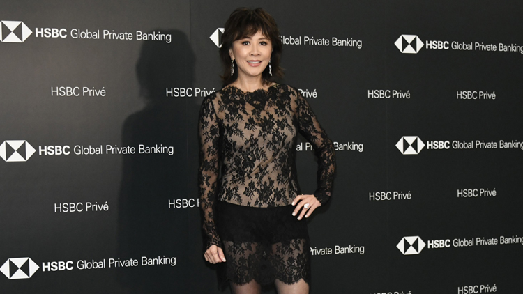 有片 | 【娛樂】性感喱士裙登場(chǎng) 劉嘉玲：梁朝偉從來不管 一管就散