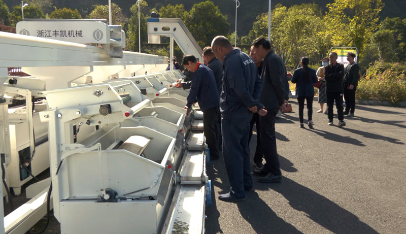 皖歙縣：機(jī)械化助推茶產(chǎn)業(yè)轉(zhuǎn)型升級