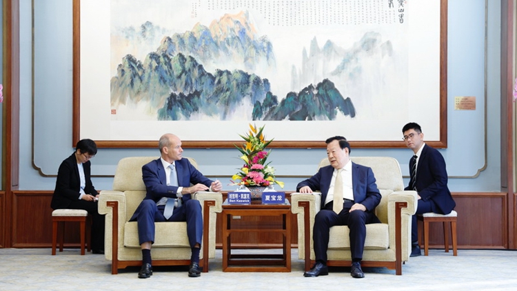 夏寶龍會見怡和集團(tuán)執(zhí)行主席班哲明·凱瑟克一行