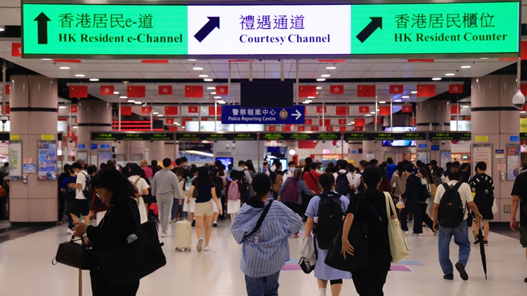 深圳4口岸將放寬向香港新生嬰兒簽發(fā)單次出入境證件 即場可簽發(fā)