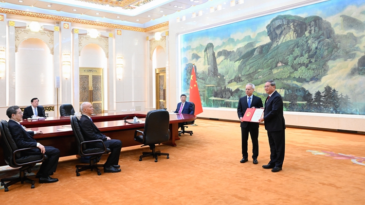 岑浩輝獲正式任命為澳門特區(qū)第六任行政長(zhǎng)官 賀一誠(chéng)表示祝賀