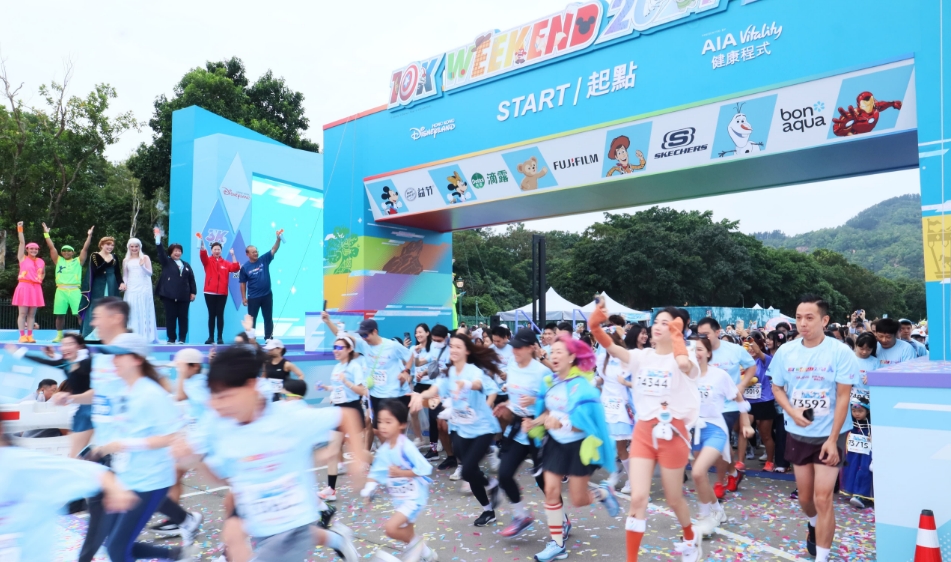 多圖丨迪士尼10公里賽跑近2萬(wàn)人參加 破歷屆紀(jì)錄